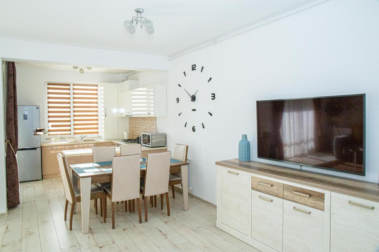 Appartement Apartament Luxury Irina à Rîşnov Extérieur photo